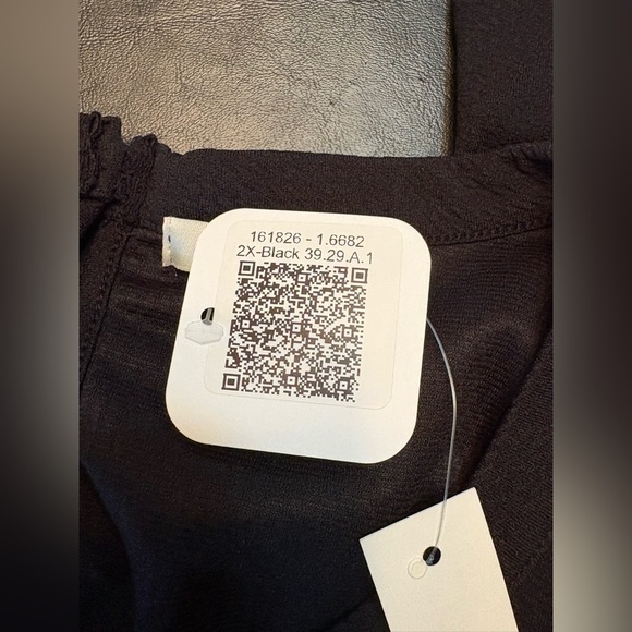 Nel + Lo Black and Gold Cut Out Blouse with Flowing Fabric size 2X - Picture 8 of 14